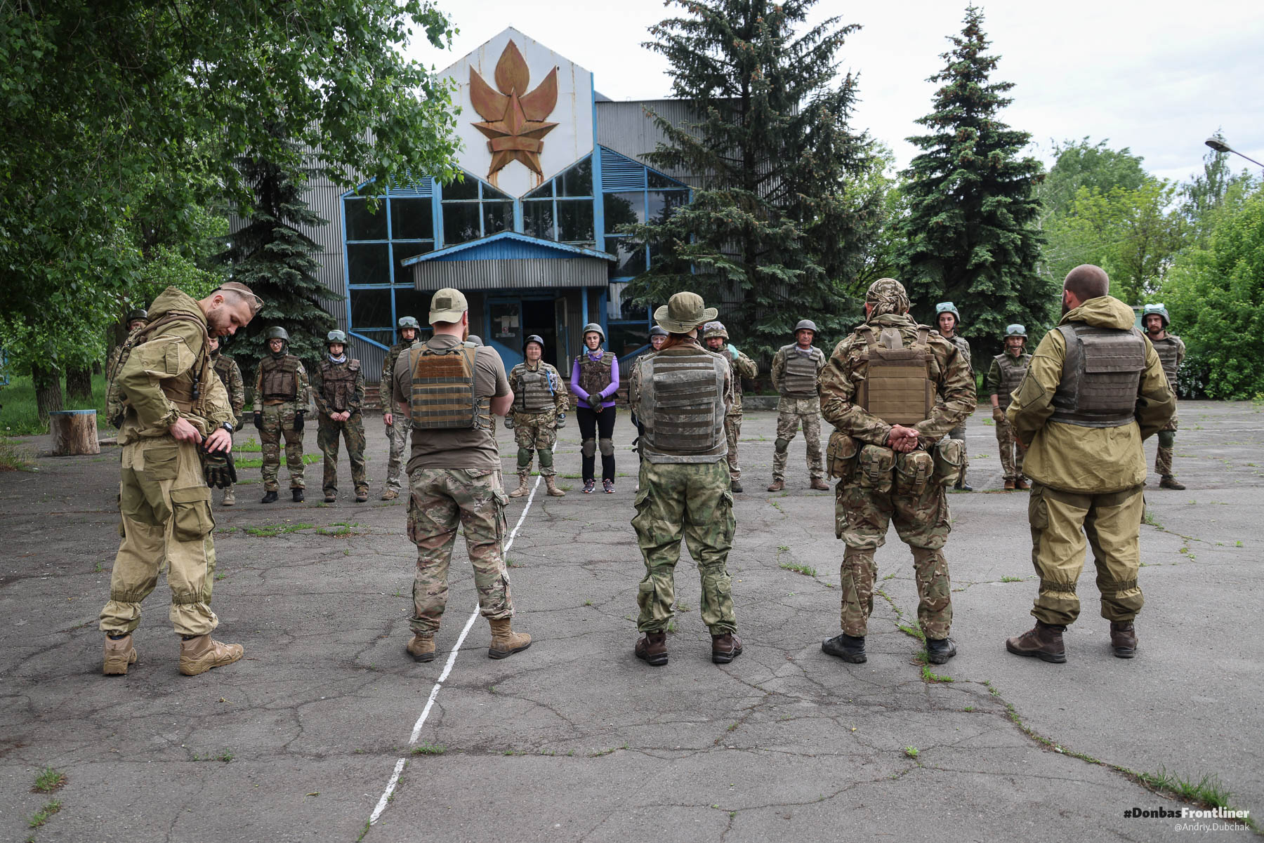 Donbasfrontliner - Тренування парамедиків Госпітальєрів шикування