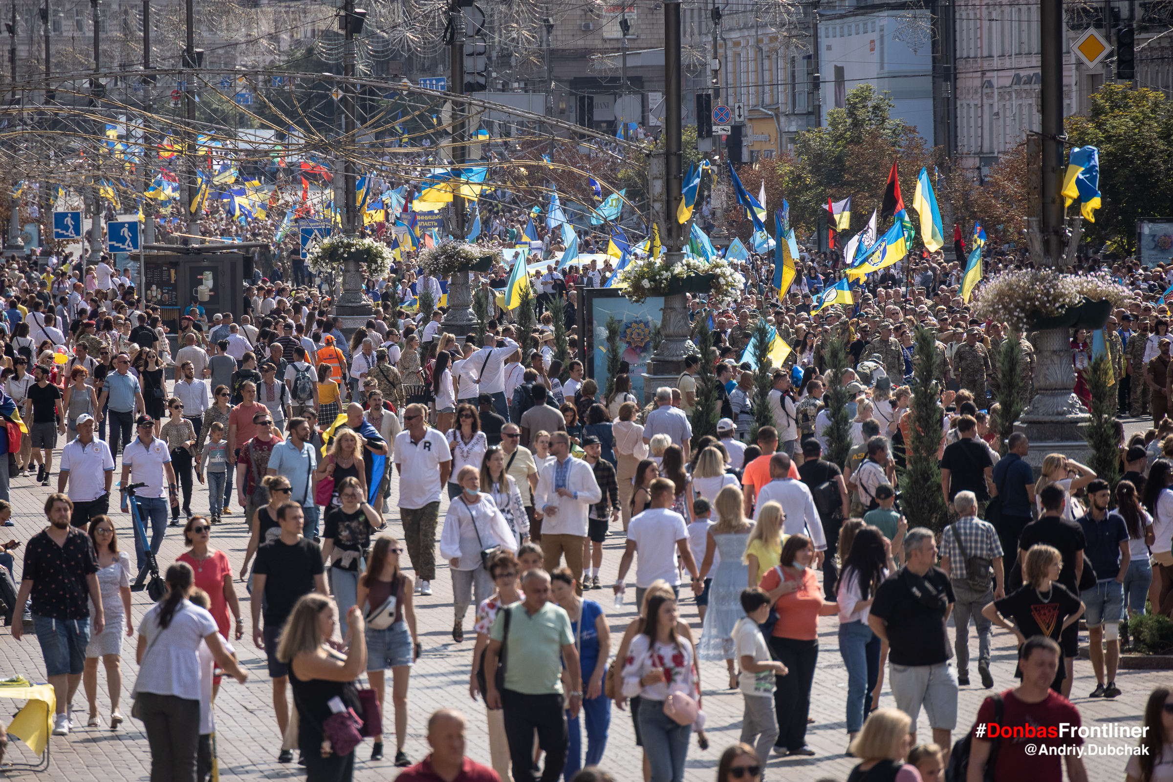 Donbas Frontliner фото - марш ветеранів 2021, люди на Хрещатику
