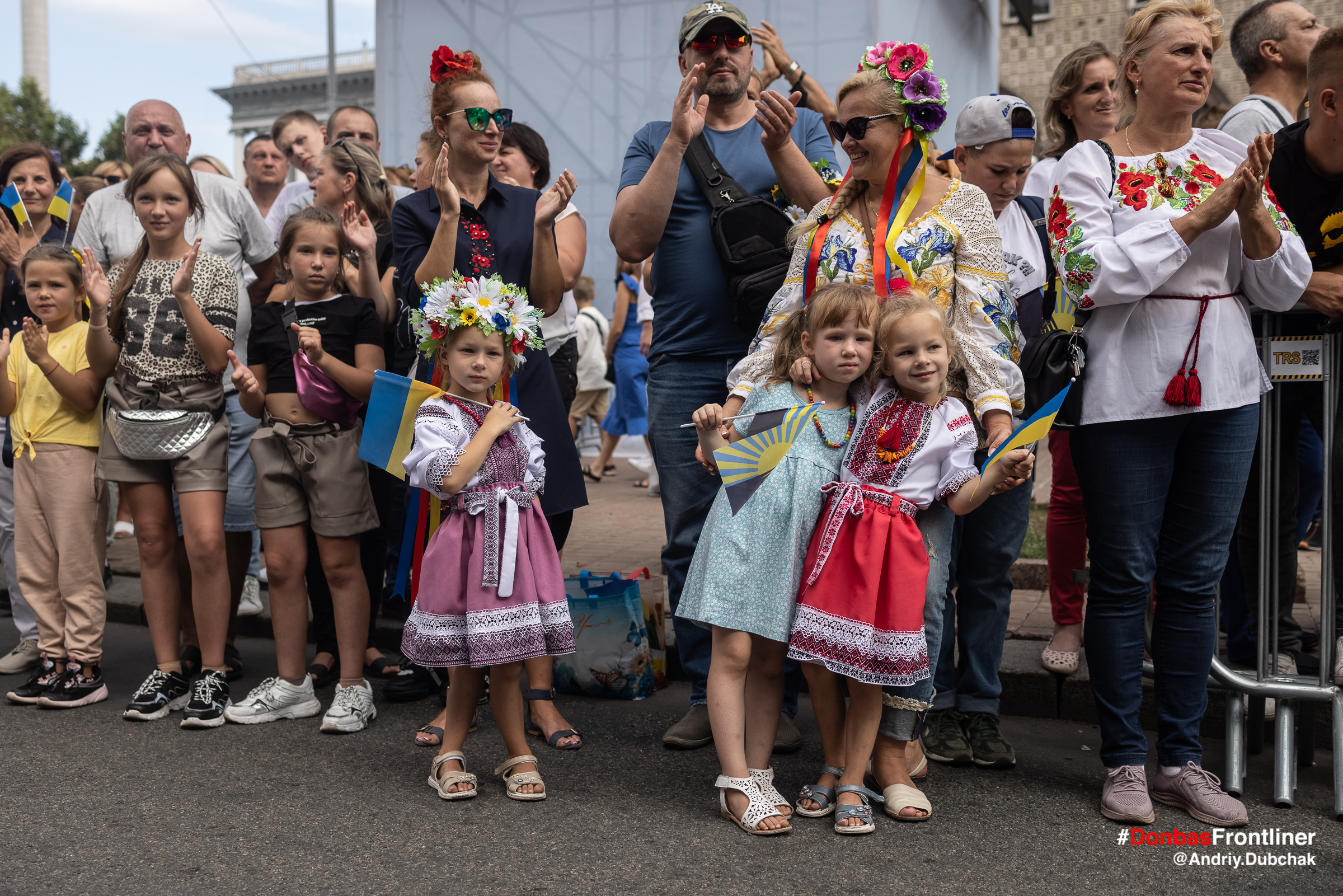 Donbas Frontliner фото - марш ветеранів 2021, діти та батьки