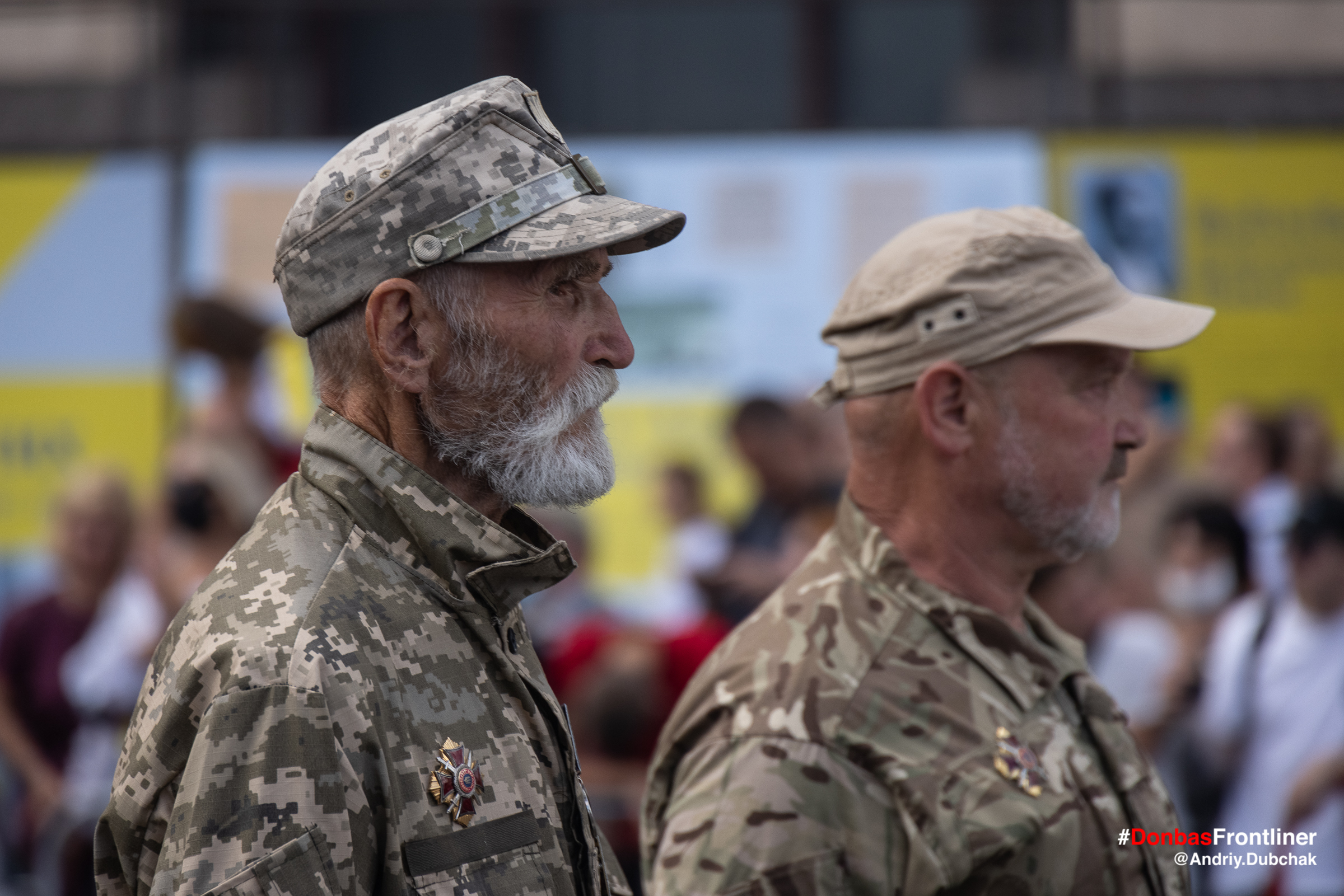 Donbas Frontliner фото - марш ветеранів 2021, літні ветерани добробатів