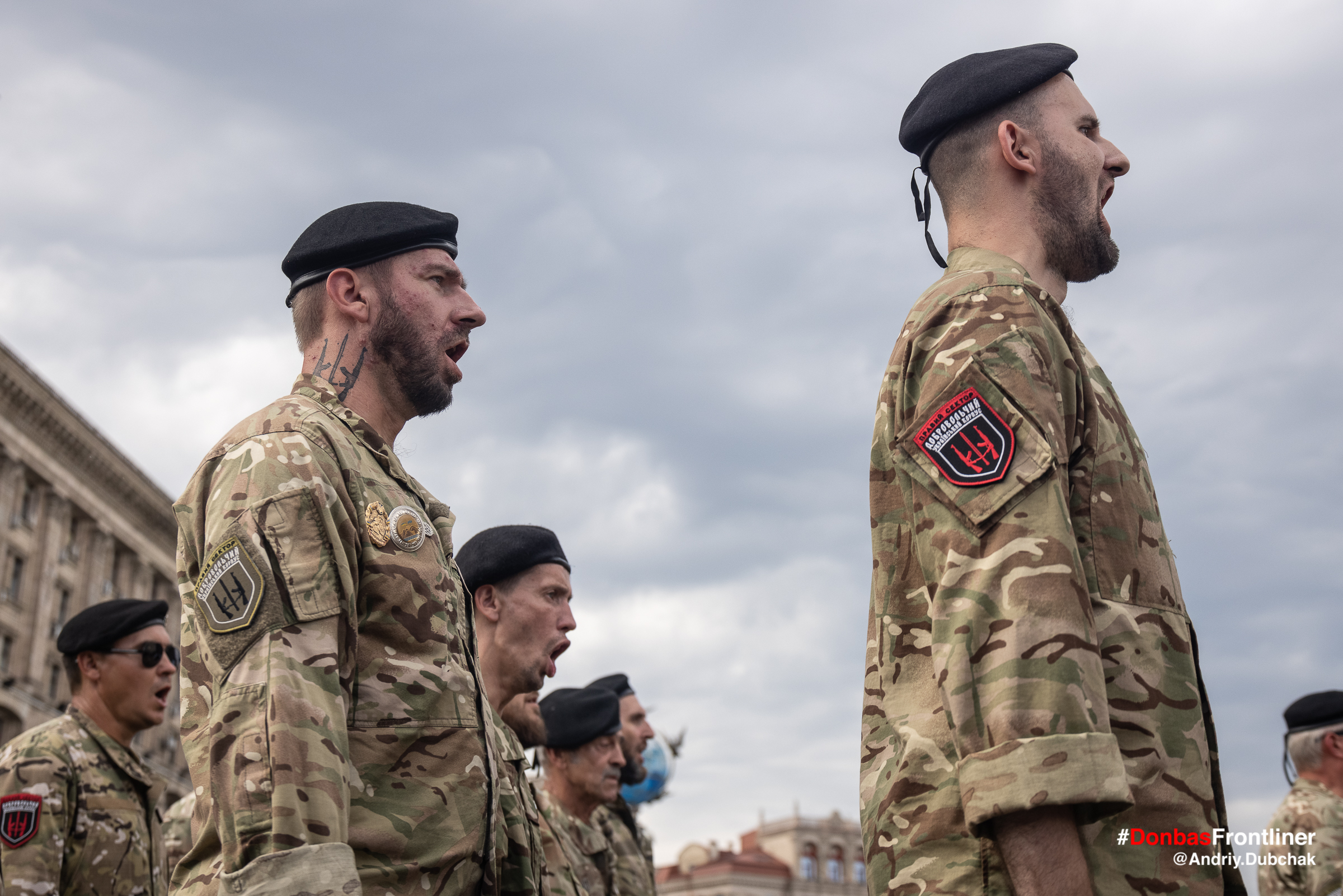 Donbas Frontliner фото - марш ветеранів 2021, добровольці Правий Сектор