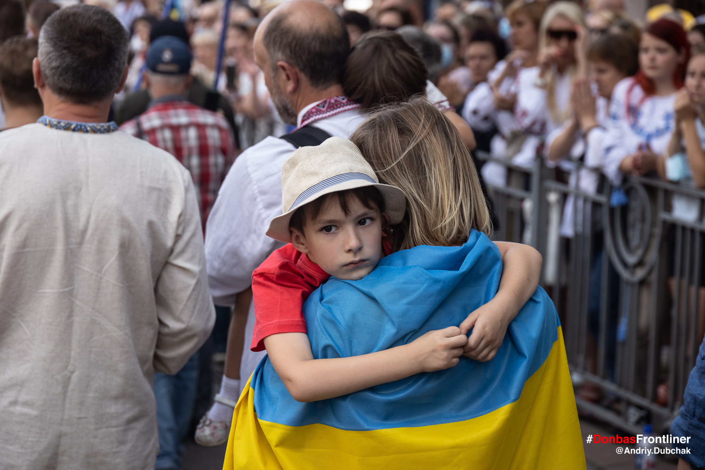 Donbas Frontliner фото - марш ветеранів 2021, син загиблого воїна