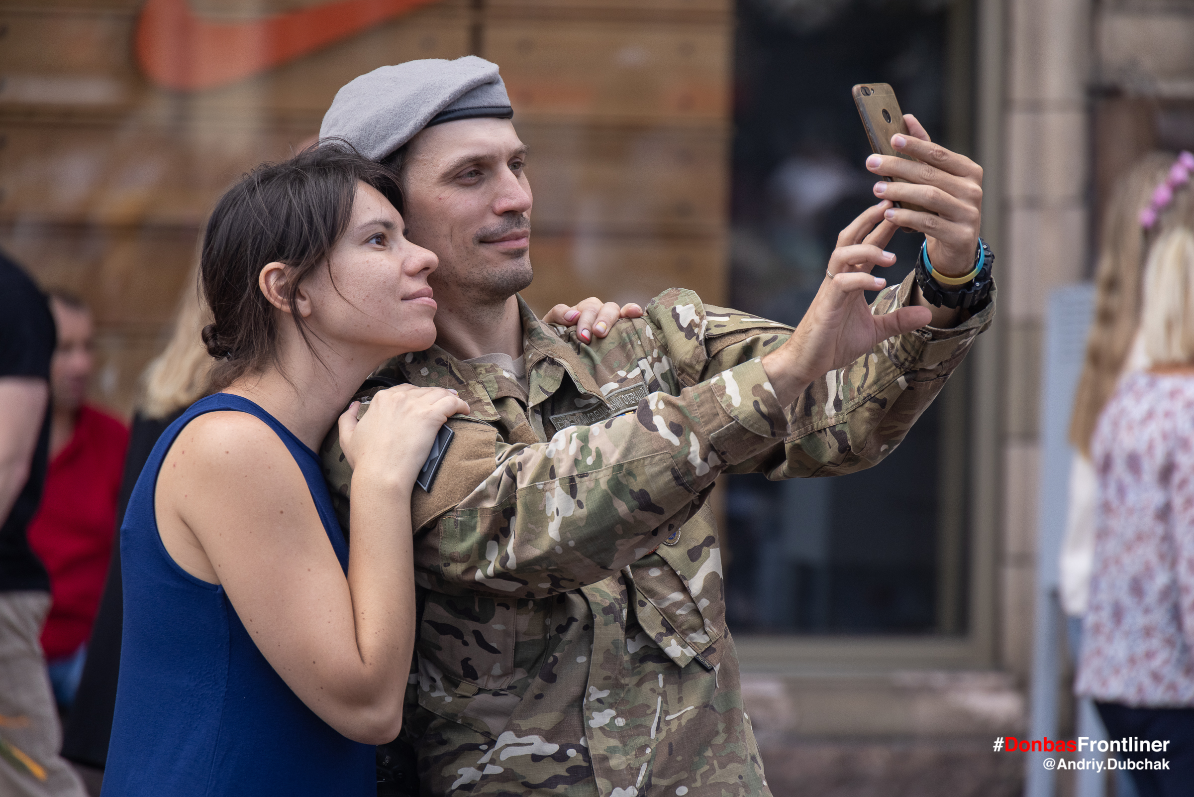 Donbas Frontliner фото - марш ветеранів 2021, закохані