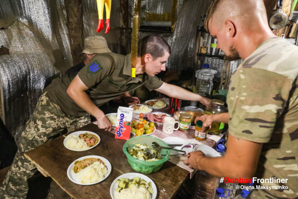 Donbas Frontliner / Обід на передовій позиції “холодноярців”
