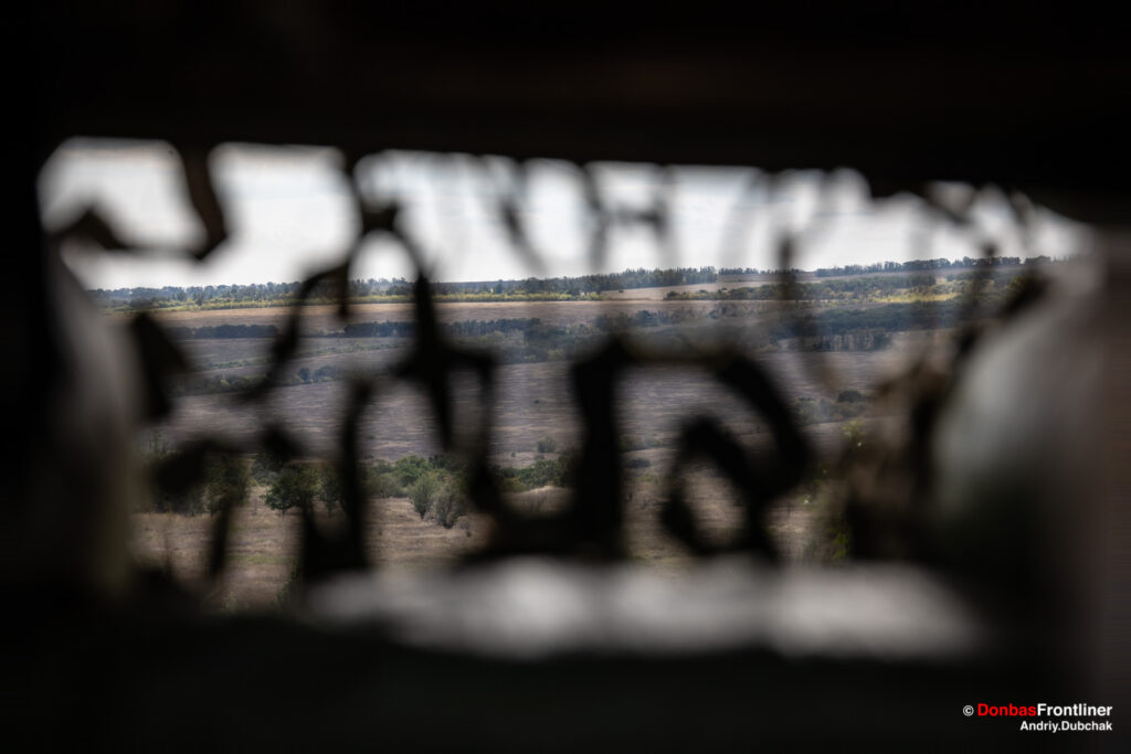 Donbas Frontliner / Вигляд з бійниці доту на позиції російських гібридних сил під Кримським
