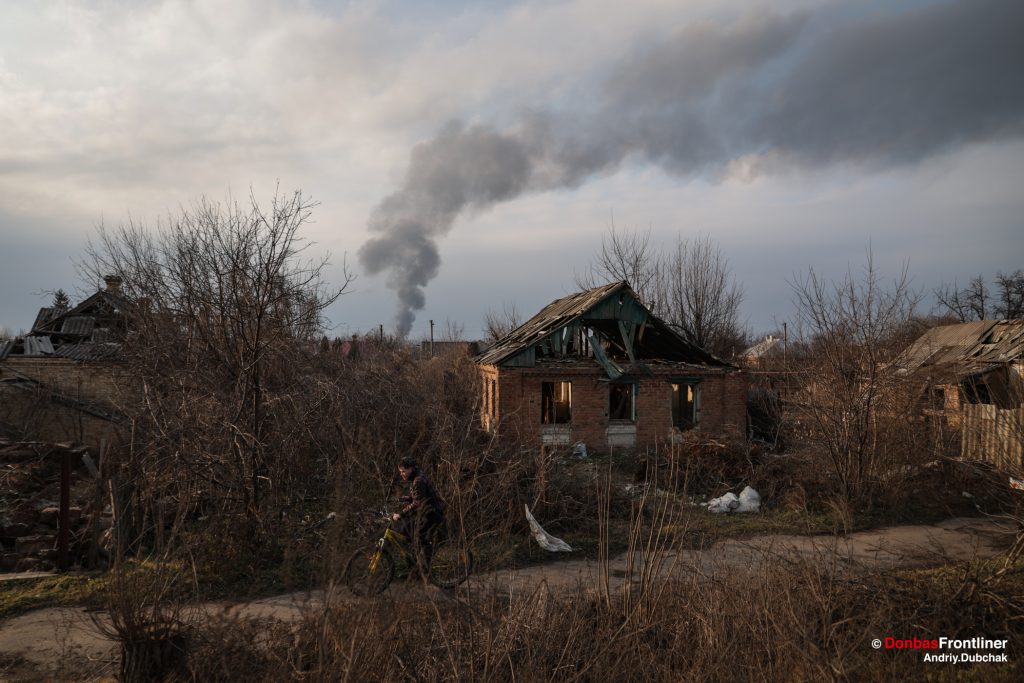 donbas frontliner / russian ukraine war / missile strike / smoke / civil / Slovyansk