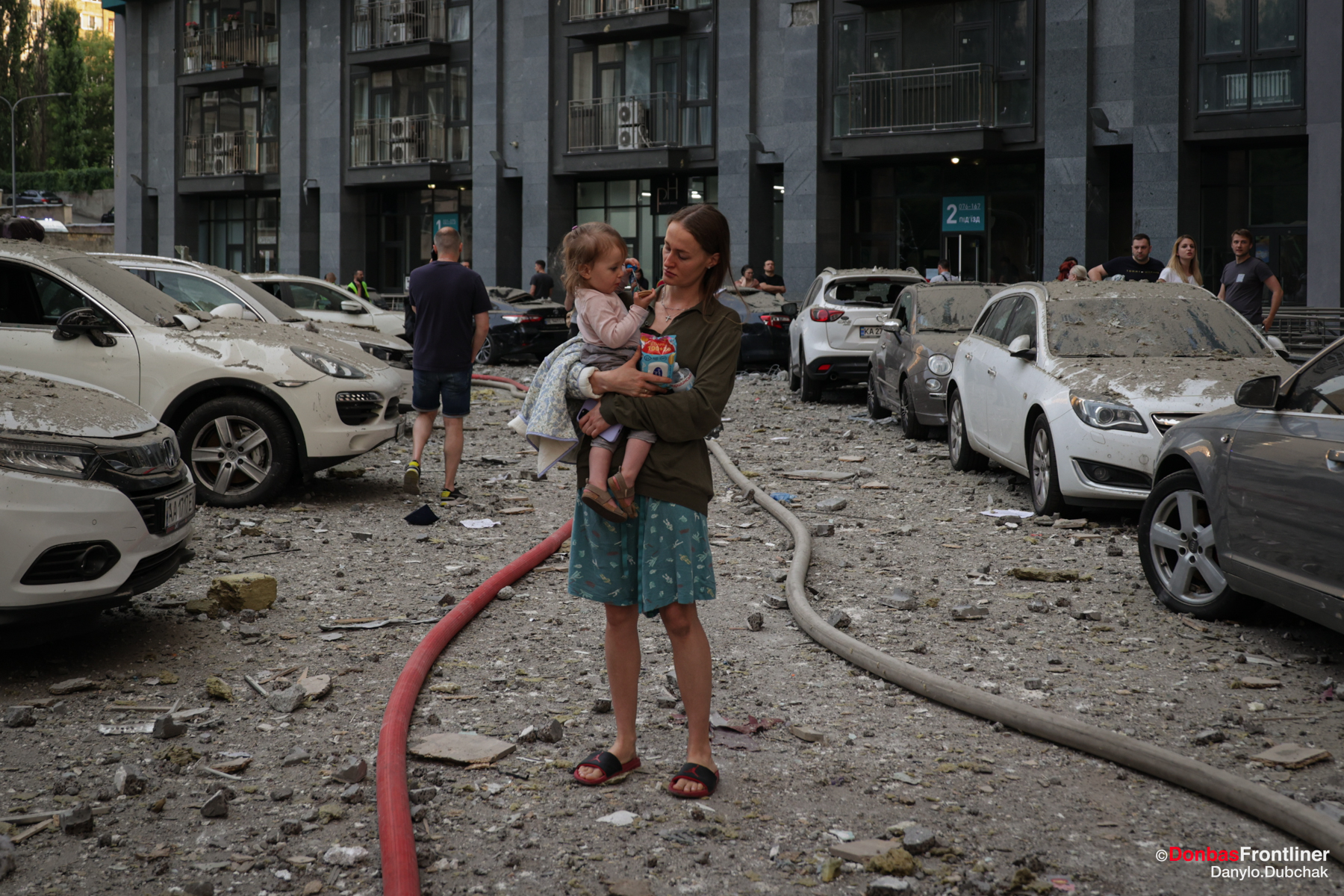 Donbas Frontliner / A mother and child after a Russian missile attack in Kyiv