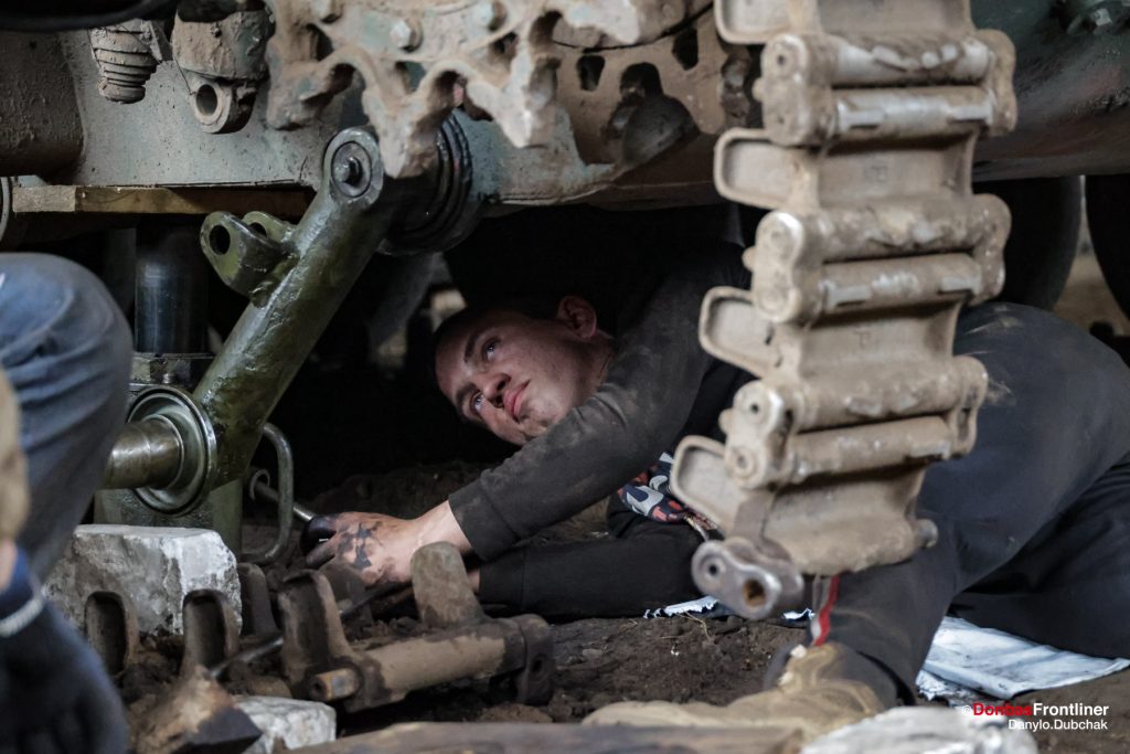 donbas frontliner, BMP1, repairment, Ukraine war, mechanic base