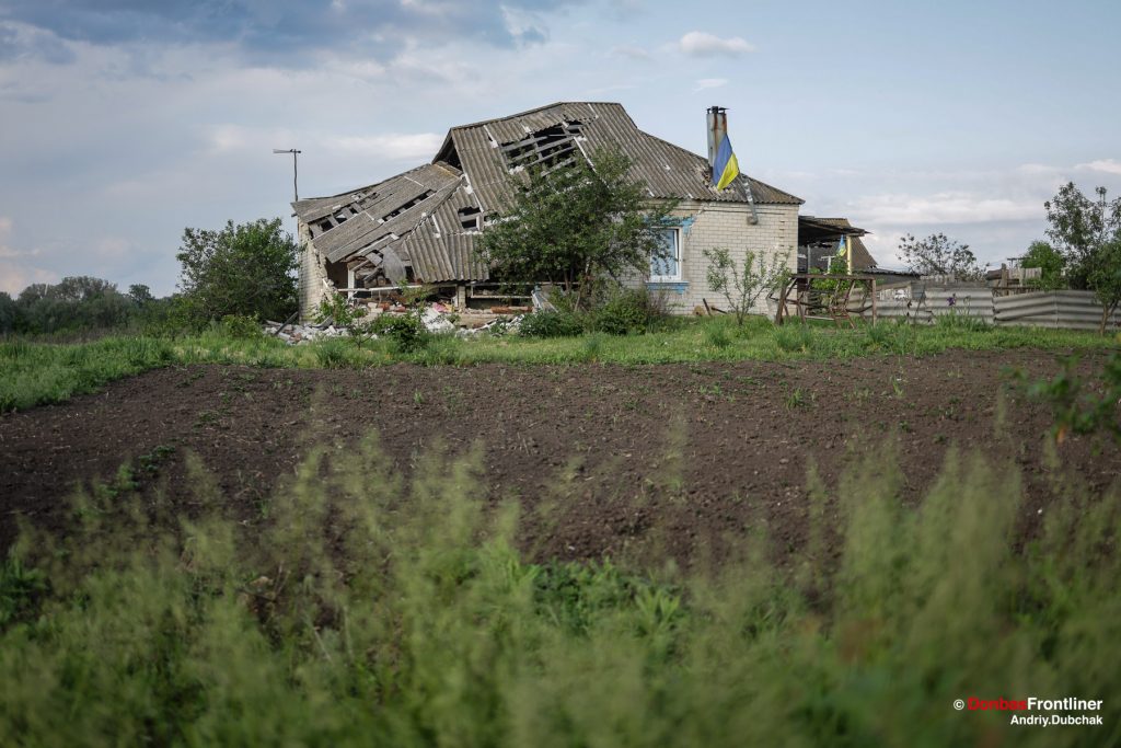 donbas frontliner, ukraine war, Kamyanka, deoccupied village