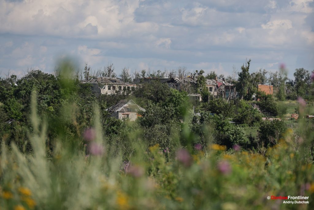 Donbas, Frontliner, Село Довгеньке після боїв, Ізюмський район