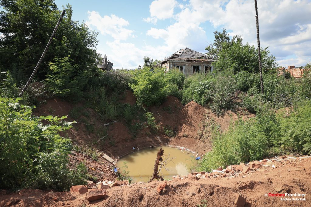 Donbas, Frontliner, Село Довгеньке після боїв