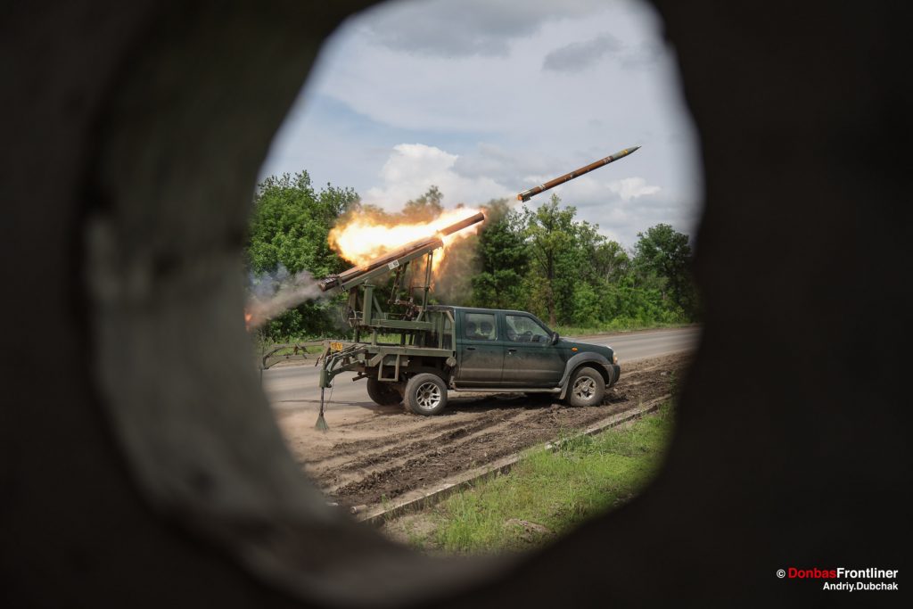 Donbas Frontliner, Ukraine war, artillery grad Partizan, Aidar battalion, Grad Partizan fire rockets to the russian position