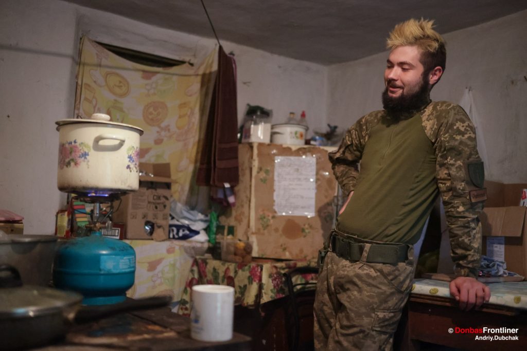Donbas Frontliner, Ukraine war, artillery grad Partizan, Aidar battalion, cook borsch food on the frontline