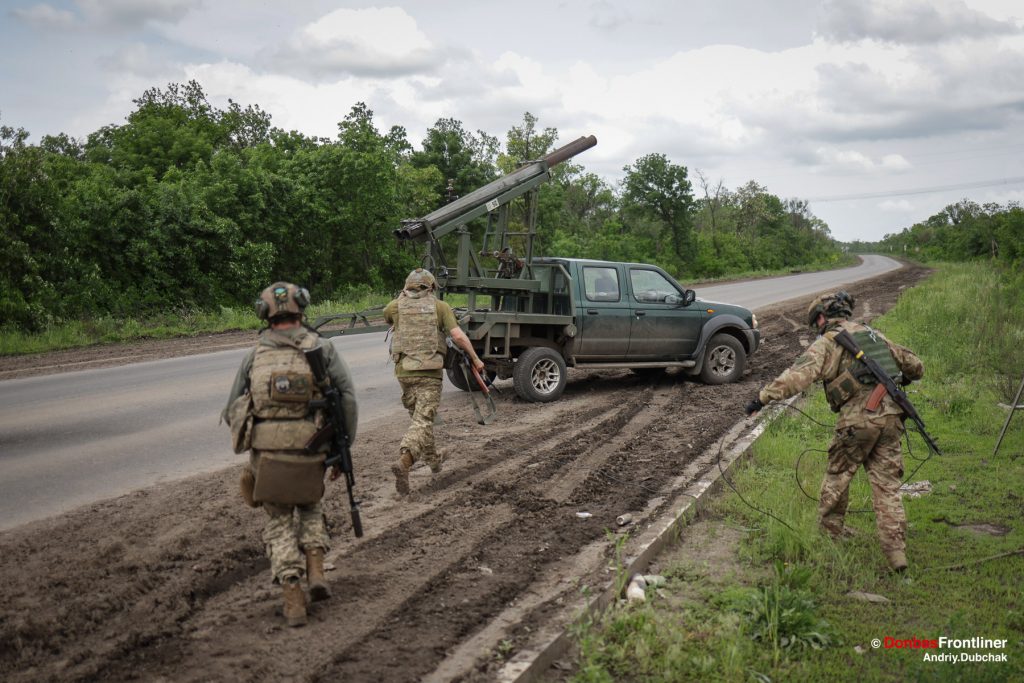 Donbas Frontliner, Ukraine war, artillery grad Partizan, Aidar battalion, Grad Partizan, soldiers run to escape