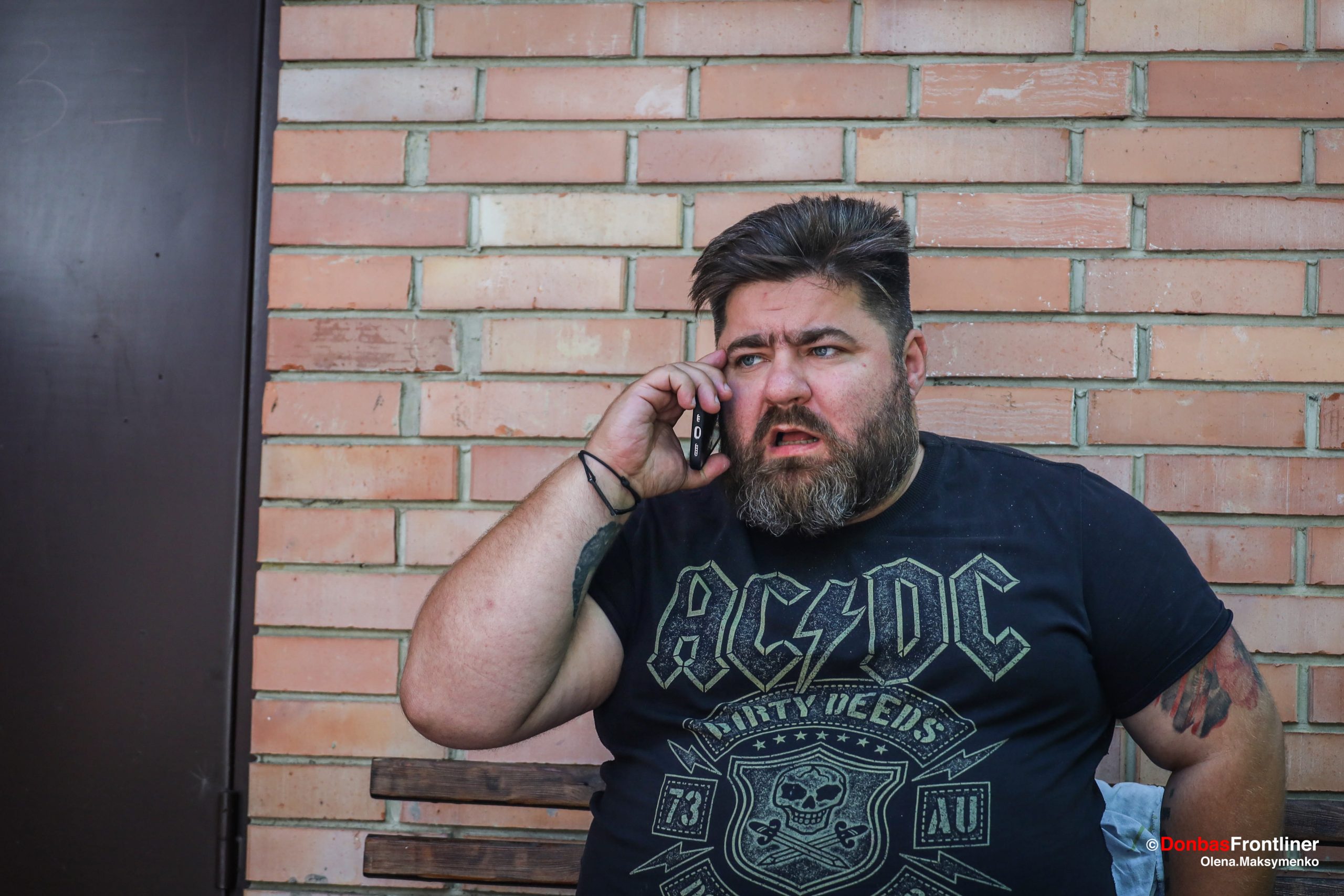 Donbas Frontliner / "Козєй" під час чергового телефонного дзвінка.