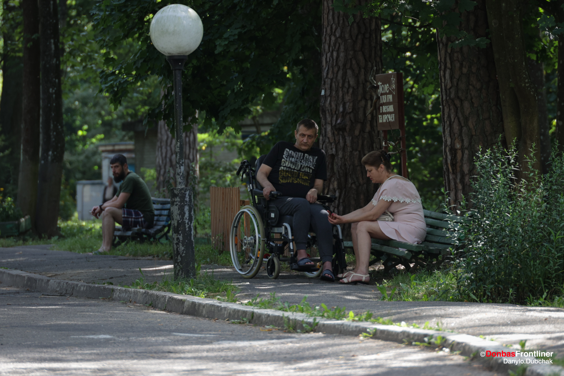 Donbas Frontliner / Сквер, де пацієнти відпочивають та зустрічаються з рідними, друзями
