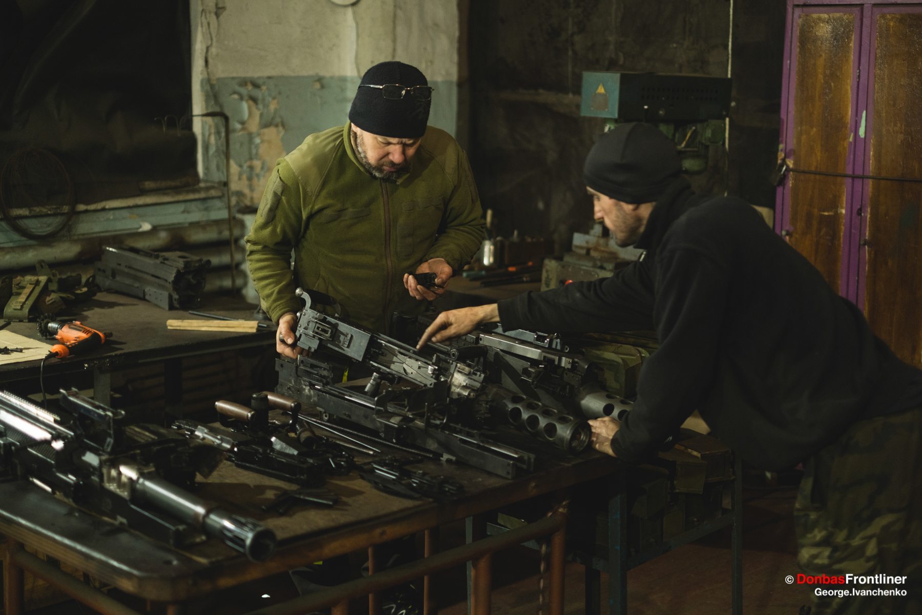 Donbas Frontliner / Віталій та Василь, який працює по сусідству