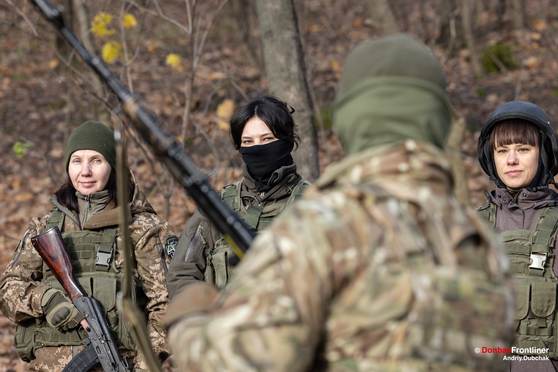 Студентка на курсах військової підготовки та самооборони для жінок у Києві Українська Валькірія.