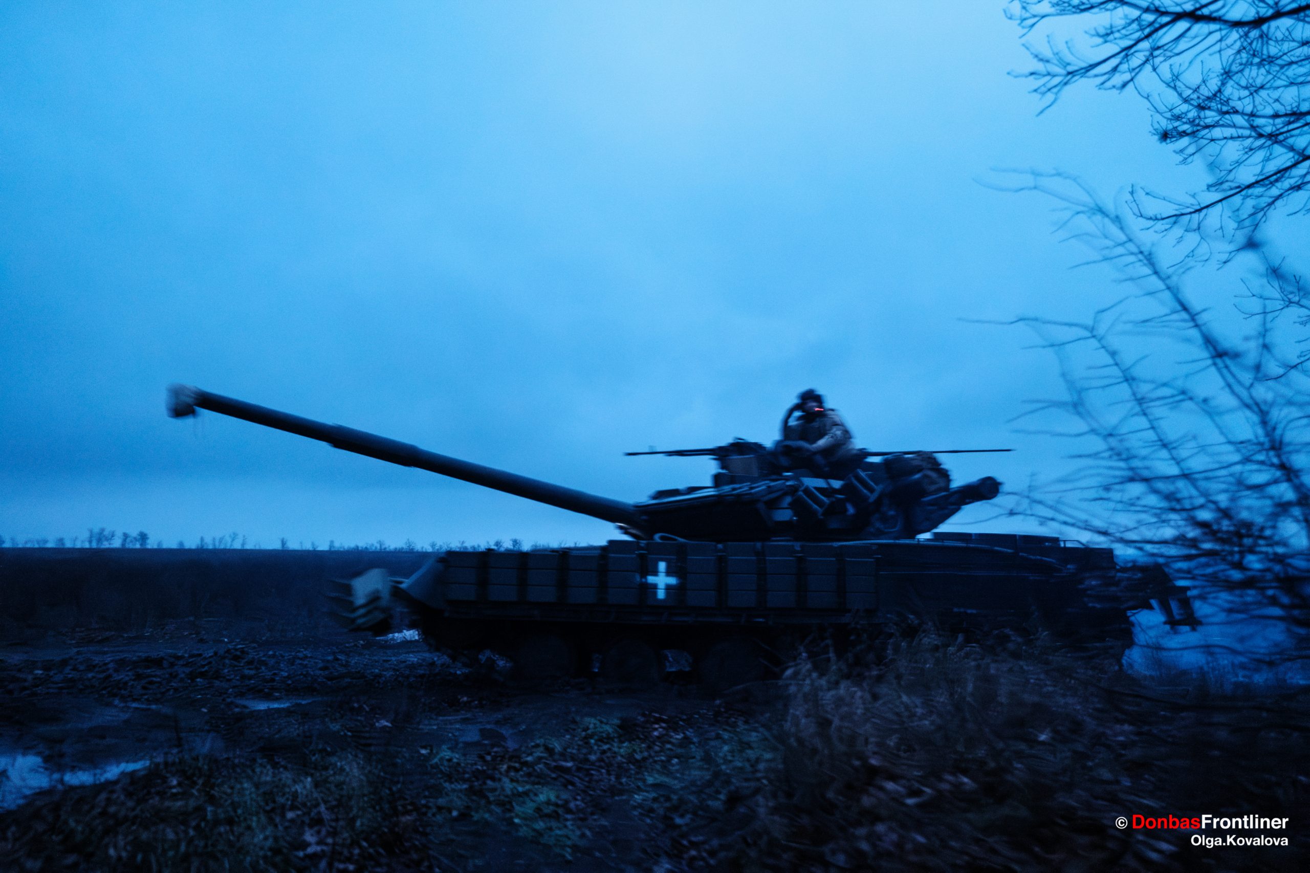Бійці 3-ї танкової роти 72-ї механізованої бригади імені Чорних Запорожців виїзжають на бойові позиції. Донецька область, Україна, 23 грудня 2023 року.