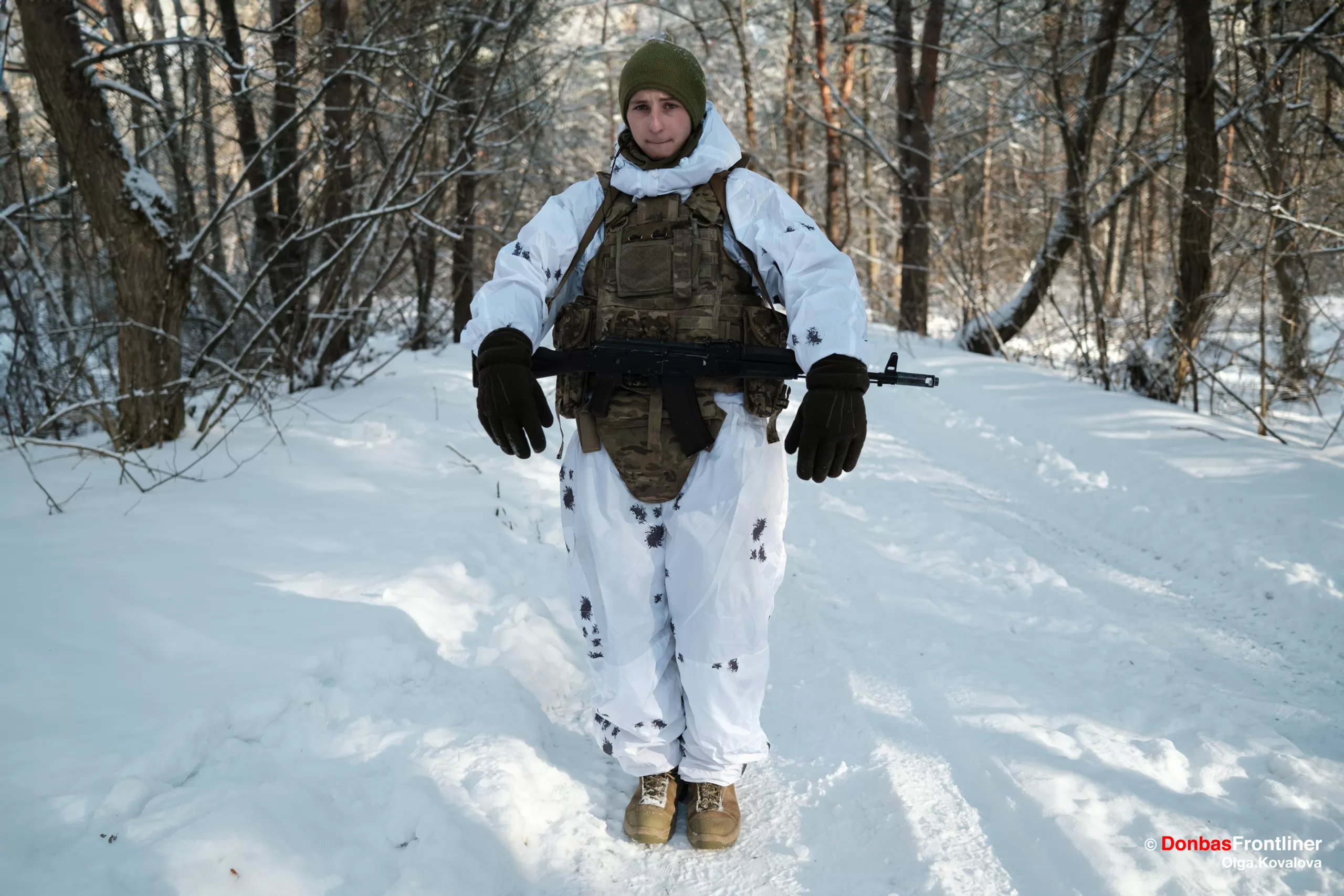 Військовослужбовець 73-го окремого батальйону 101-ї окремої бригади ТРО «Лео» під час занять на навчально-тренувальному полігоні. Сумська область, Україна, 22 січня 2024 року.