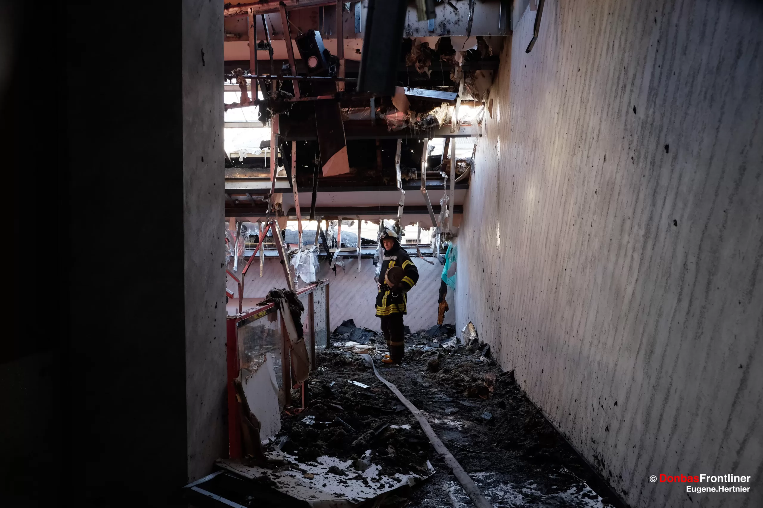 31 грудня 2023. Пожежний на місці влучання «Шахеда» в центрі Харкова.
