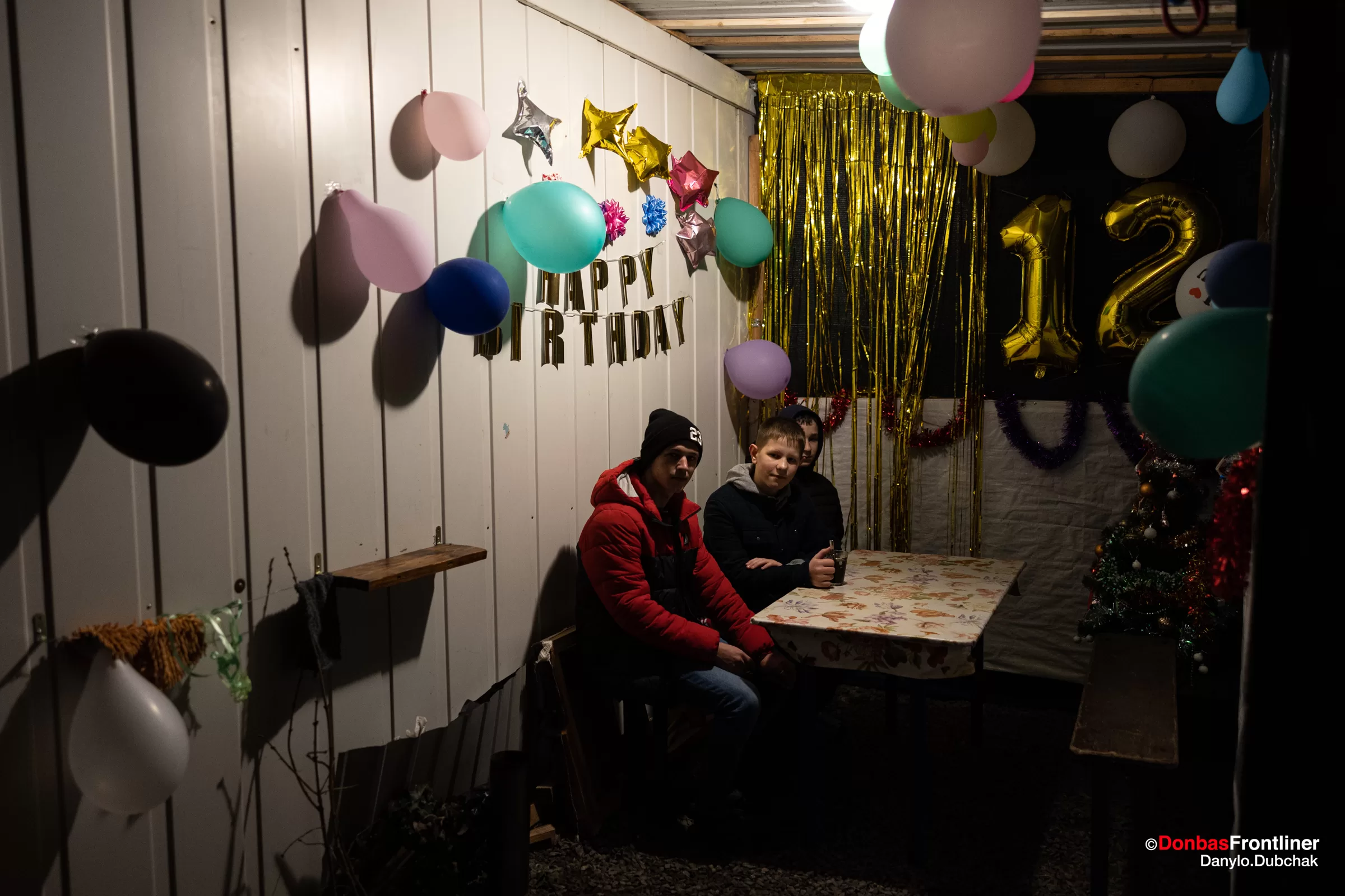 Діти переселенці у модульному містечку Запоріжжя святкують день народження