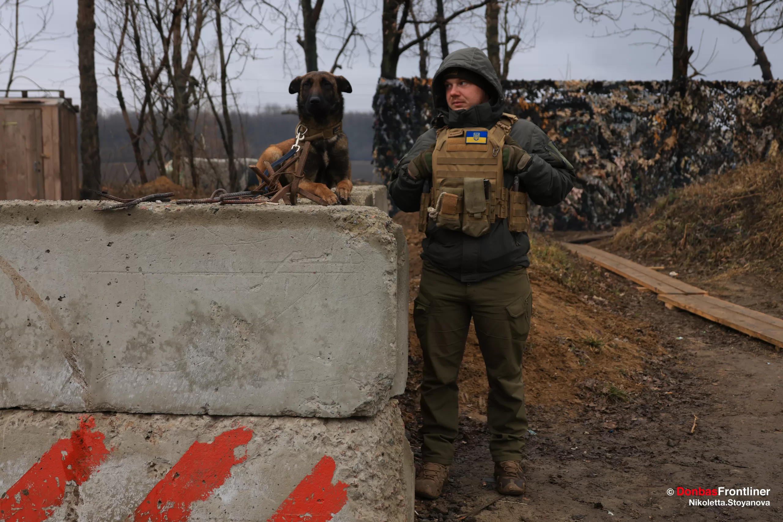 Військовий на блокпості поблизу північного кордону України з Росією